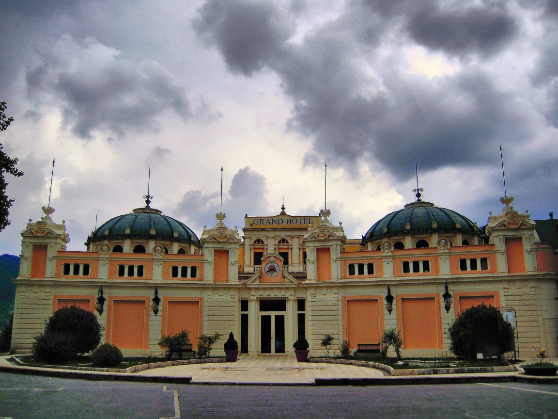 Гранд отель на курорте Фьюджи, Италия