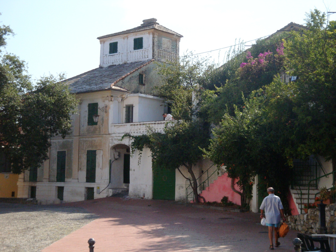 Старинное здание на курорте Сан Бартоломео Аль Маре, Италия