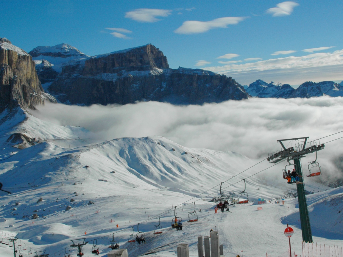 Подъемник на горнолыжном курорте Валь-Ди-Фасса, Италия