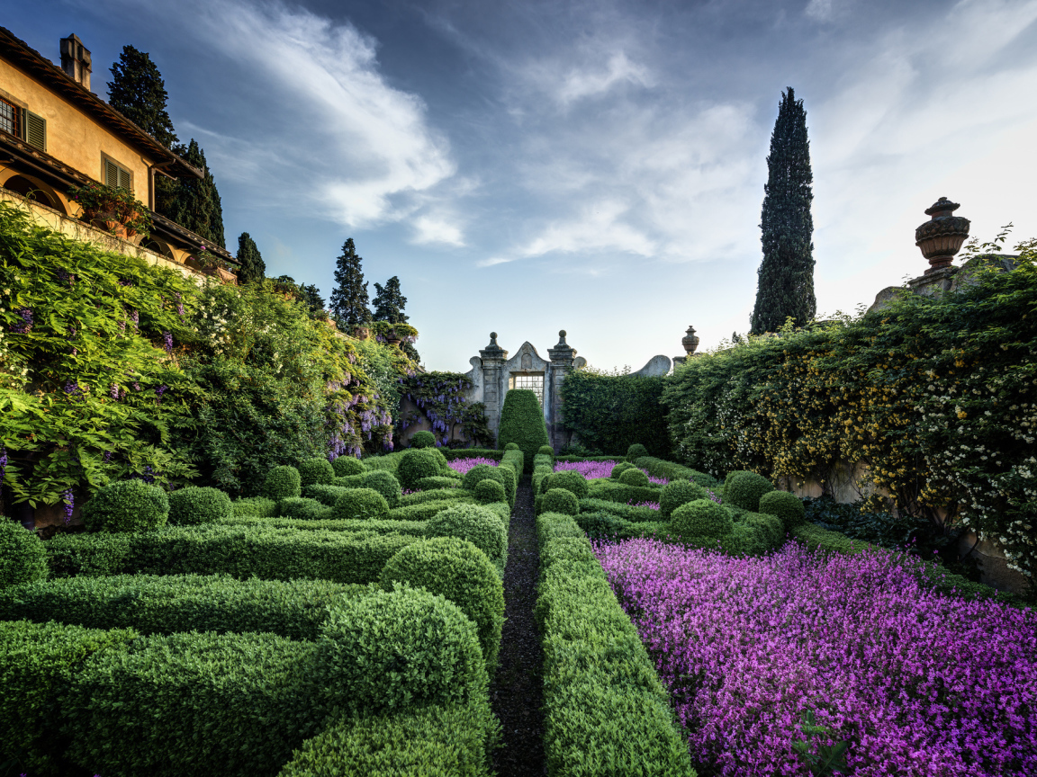 Великолепный сад во Флоренции, Италия