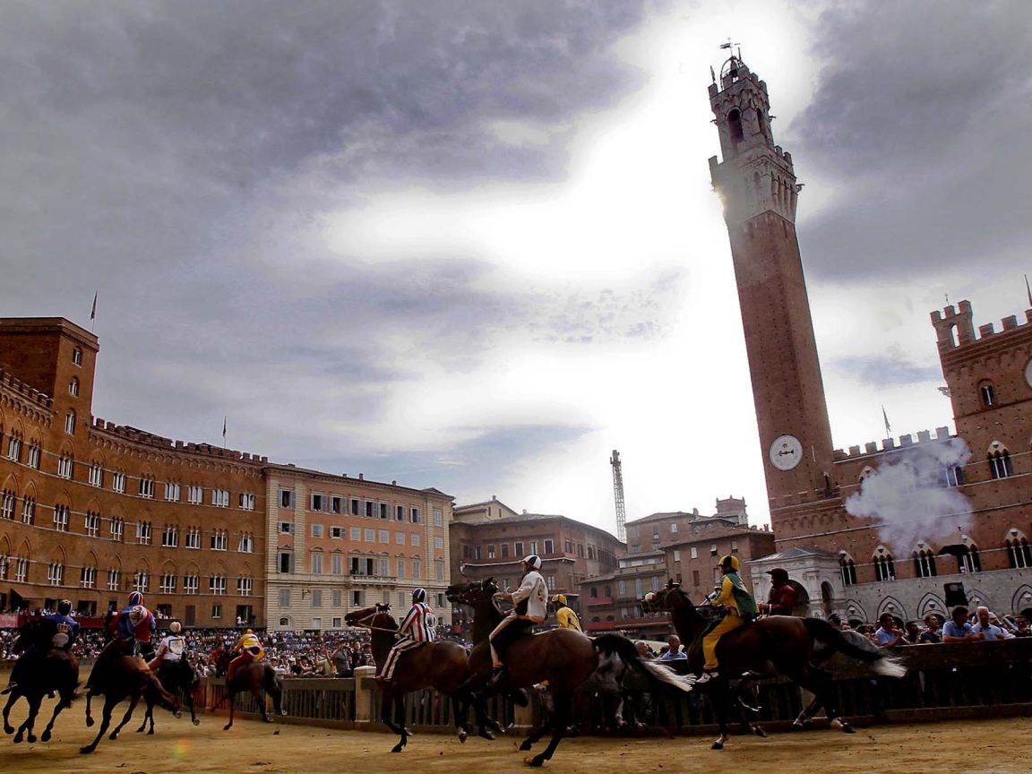 Средневековые скачки в Сиене, Италия