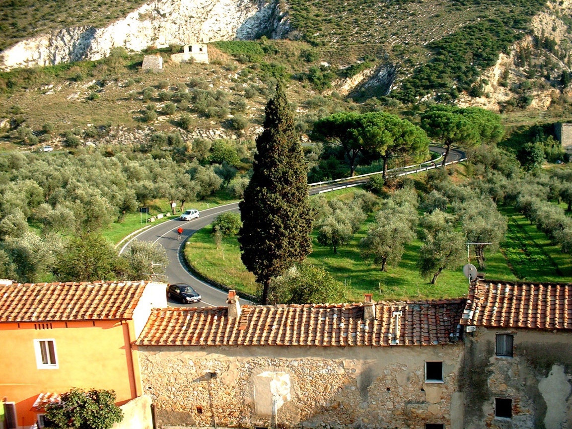 Горная дорога на курорте в Монтекатини Терме, Италия