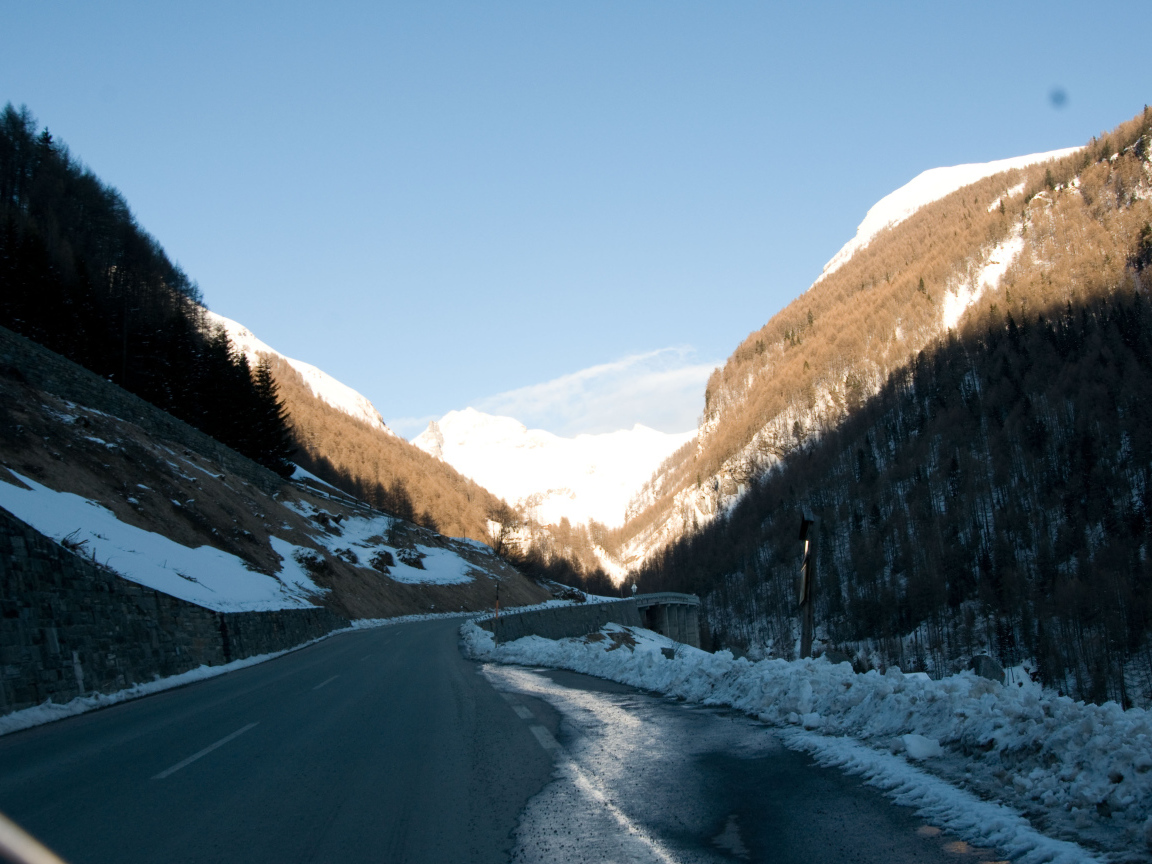 Горная дорога на горнолыжном курорте Кортина д'Ампеццо, Италия