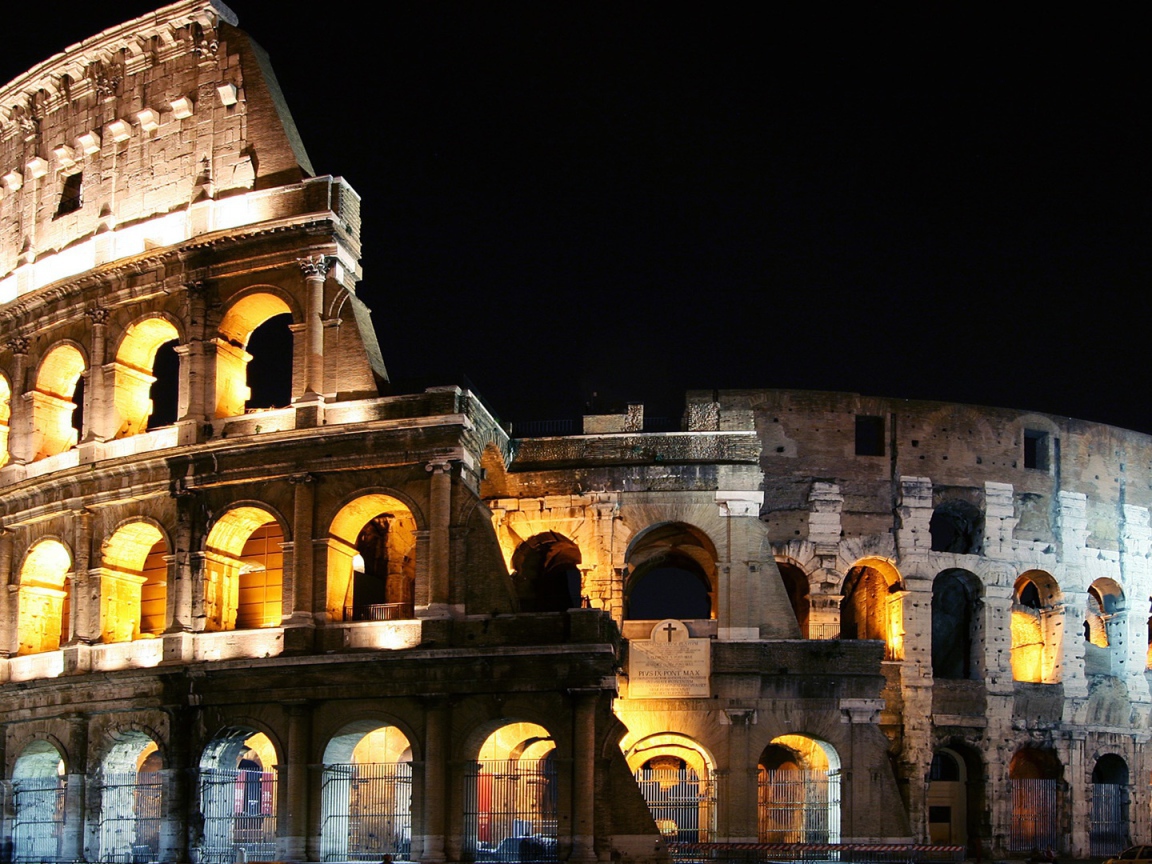 Night lights at the Colosseum in Rome, Italy