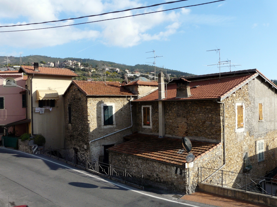 Старинные дома на курорте Бордигера, Италия