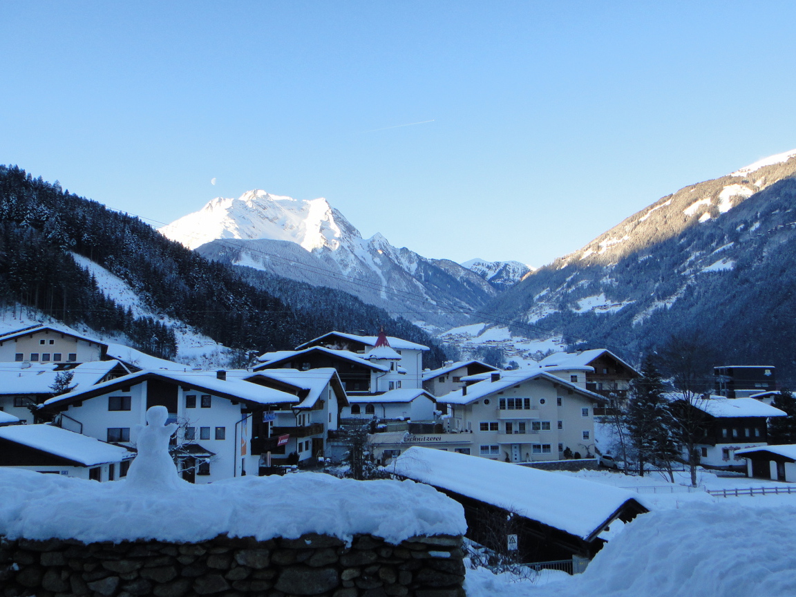 Закат в горах на курорте в Бормио, Италия