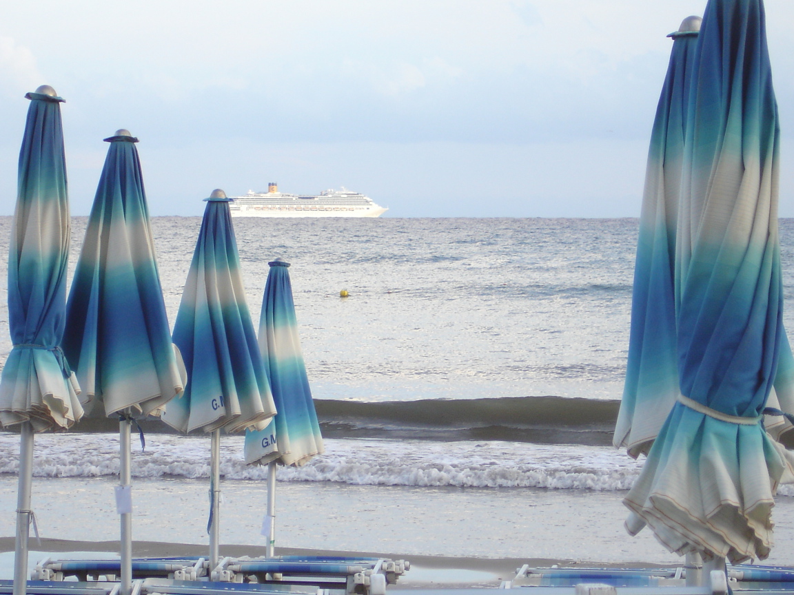 Пляж на курорте Диано Марино, Италия