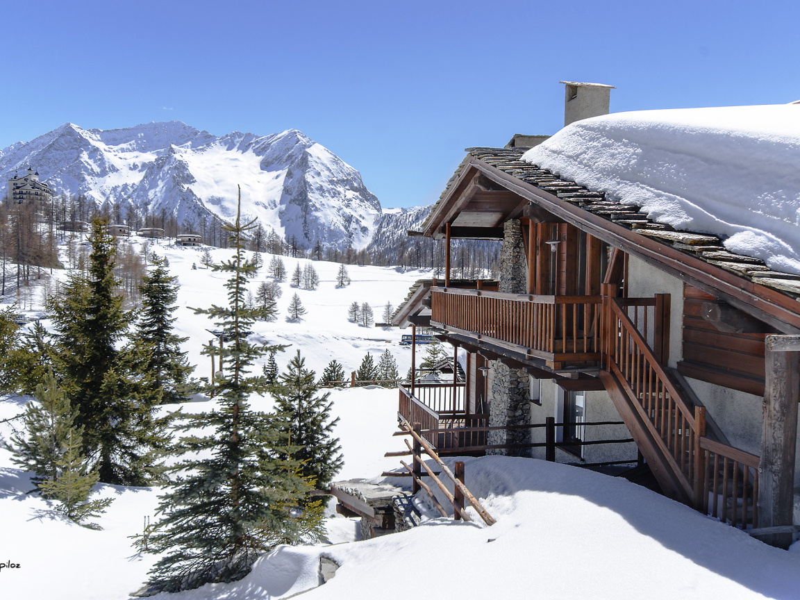 Вилла на горнолыжном курорте Сестриер, Италия