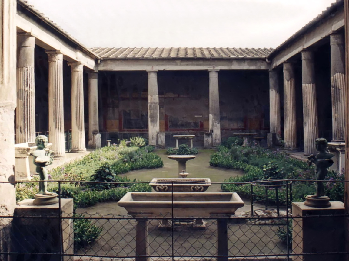 Двор дома в Помпеях, Италия