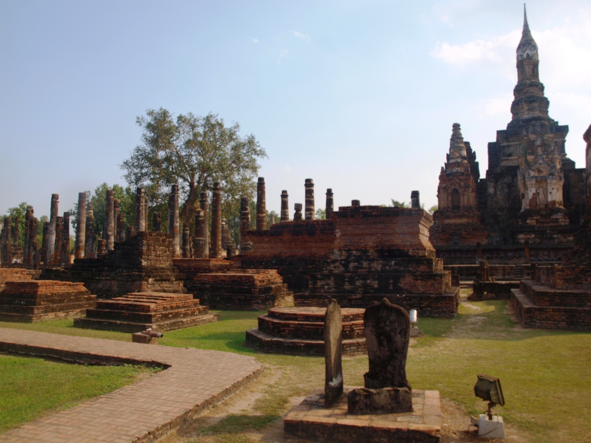 Старинный храм на курорте Лопбури, Таиланд