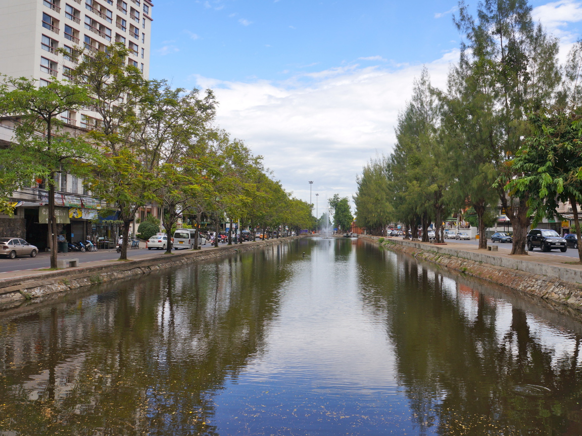 Канал в городе на курорте Чианг Рай, Таиланд