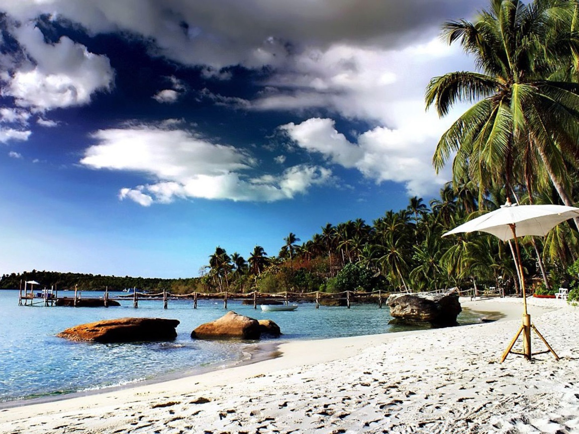 Песчаный пляж на курорте Ча Ам, Таиланд