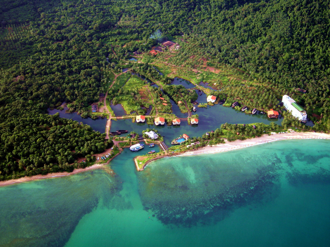 Панорама курорта на острове Чанг, Таиланд