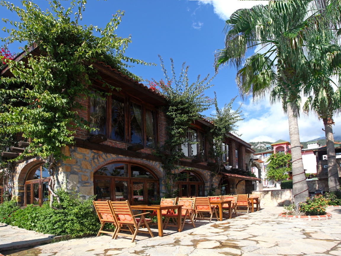 Уютное кафе в Кушадасы, Турция