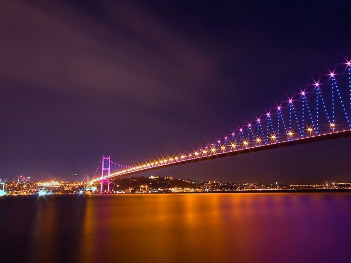 Подсветка моста в Стамбуле