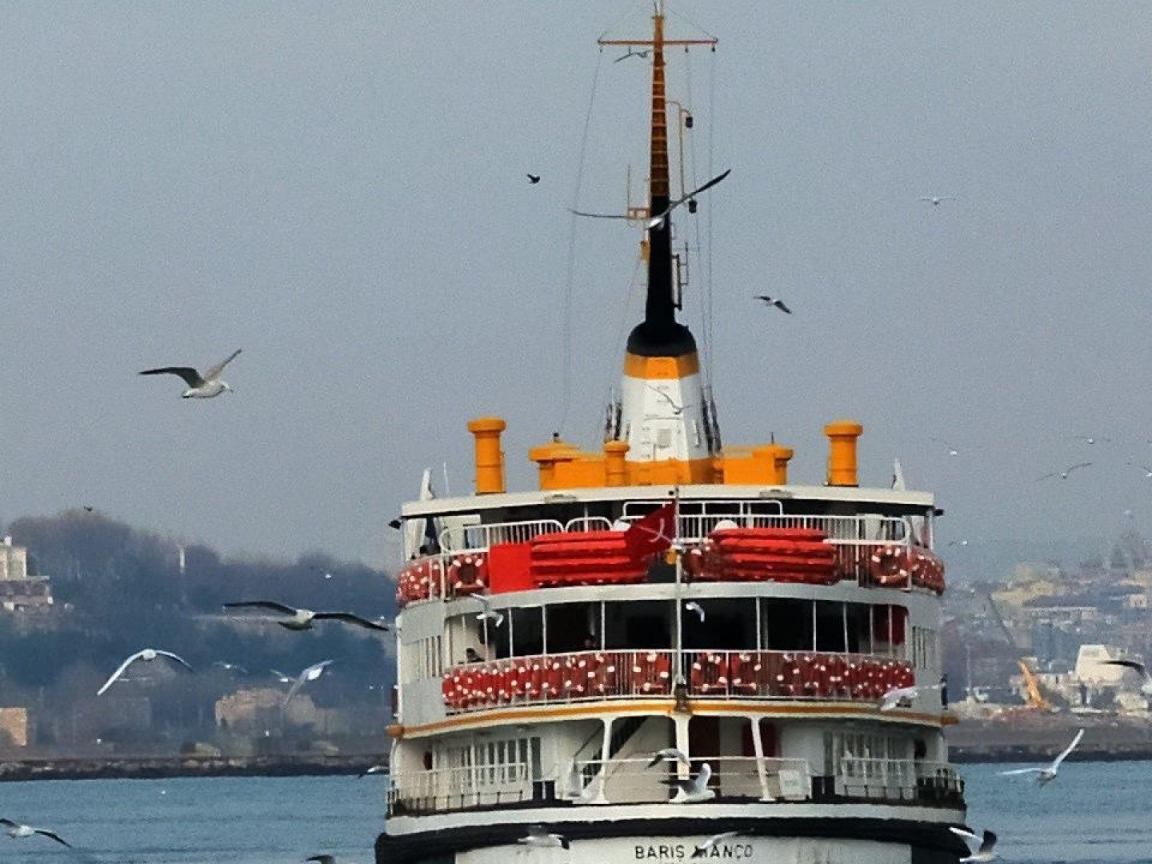 Прогулочный катер в Стамбуле