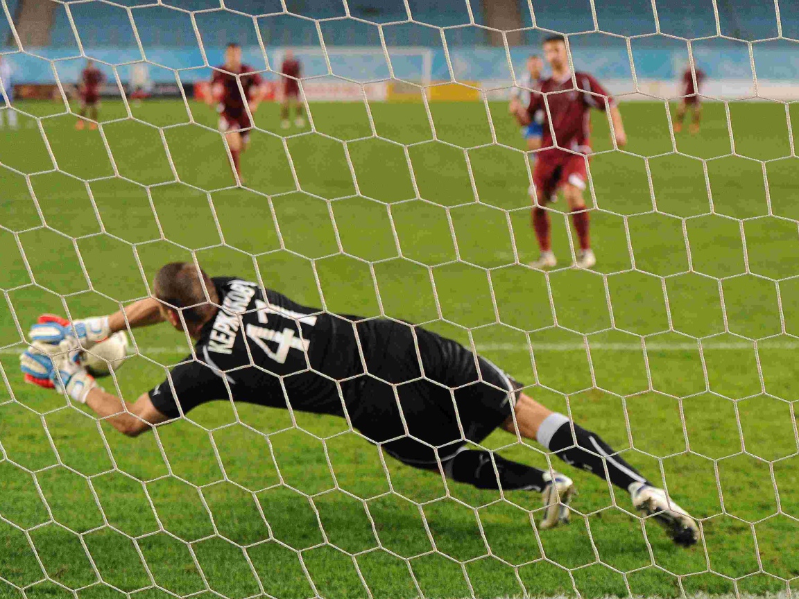 Михаил Кержаков вратарь Анжи