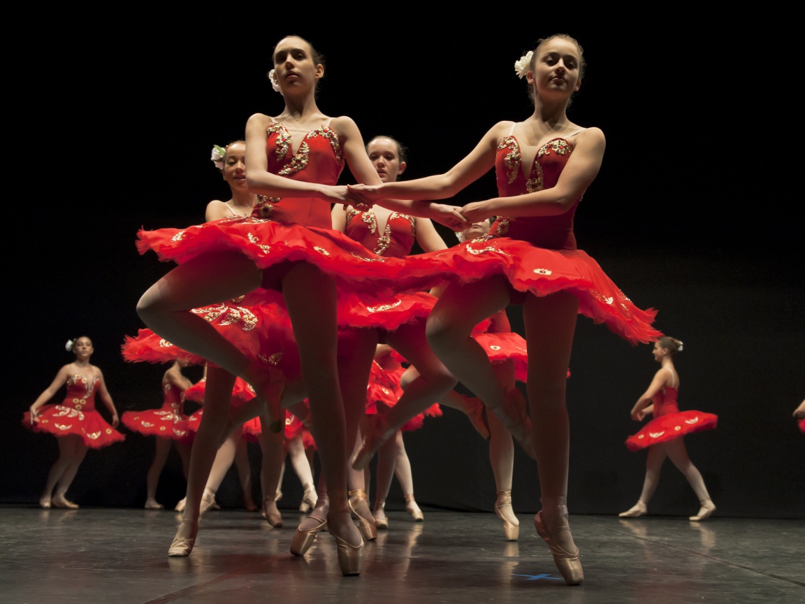 Балерины в красном