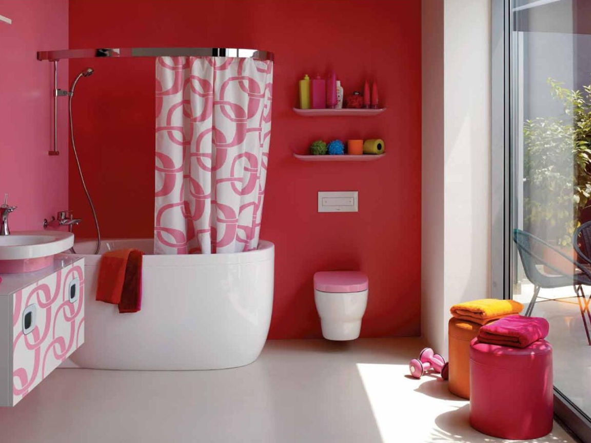 Ванная комната в красных тонах