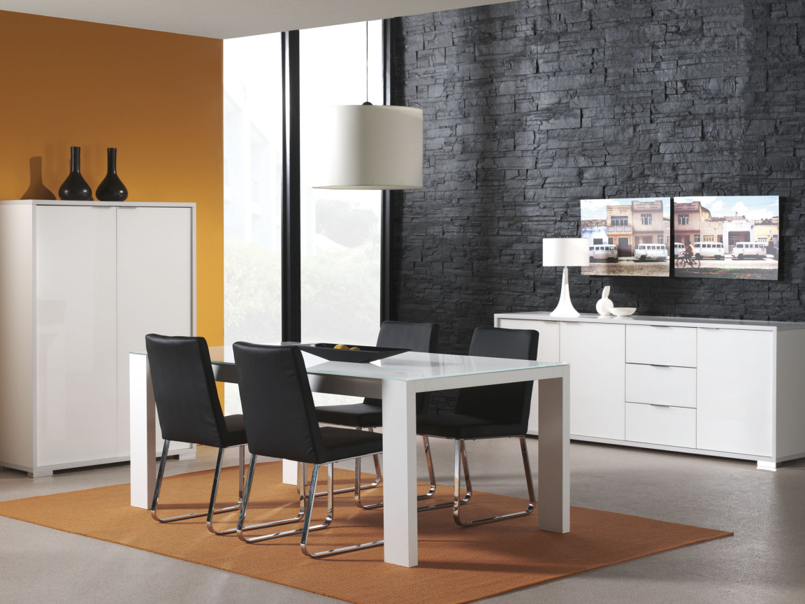 Черная стена в столовой