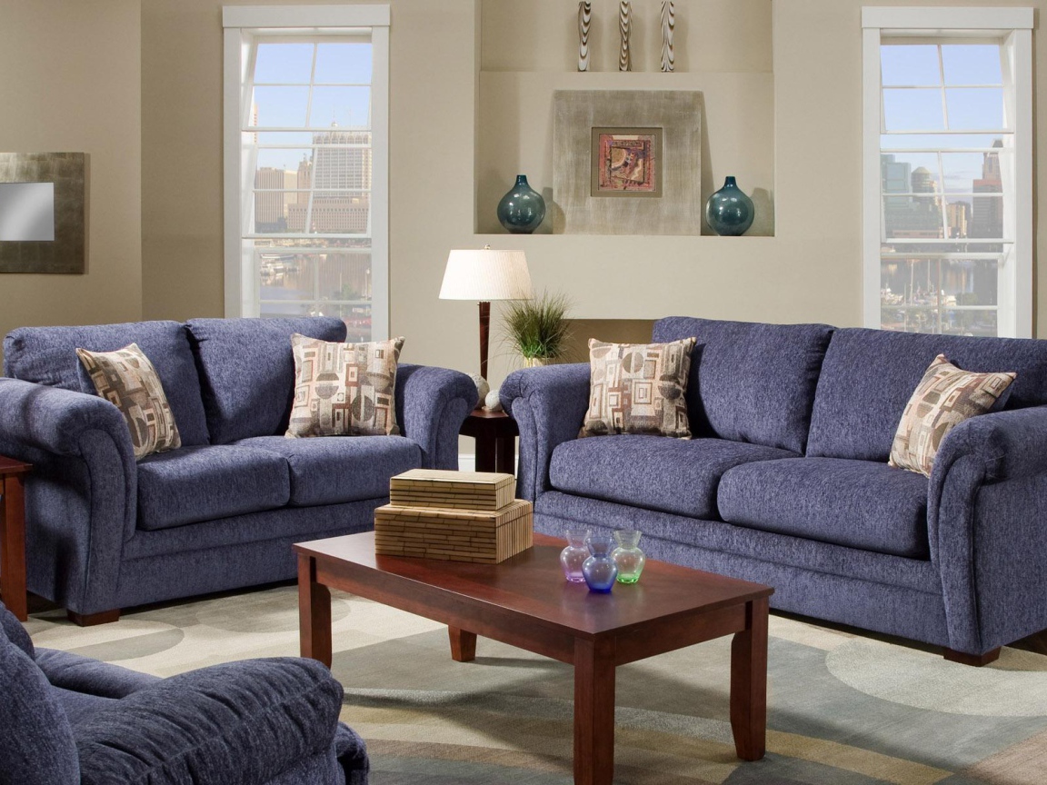 Синие диваны в гостиной