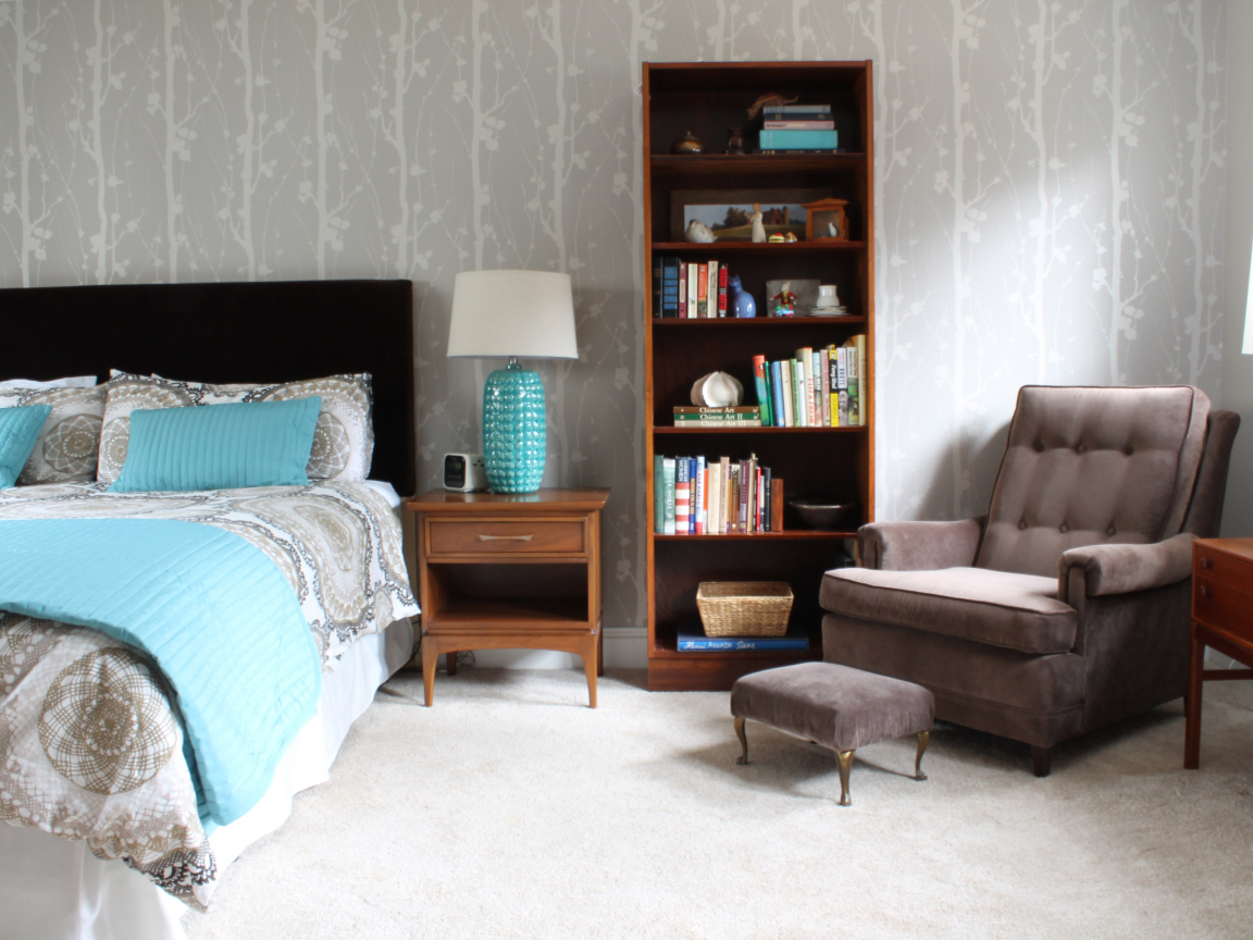 Кресло в спальне