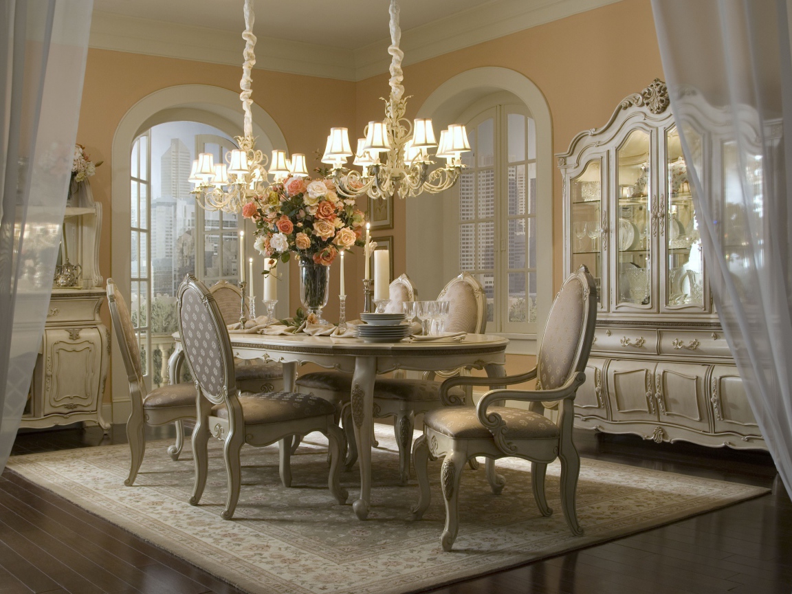 Столовая в старинном дизайне