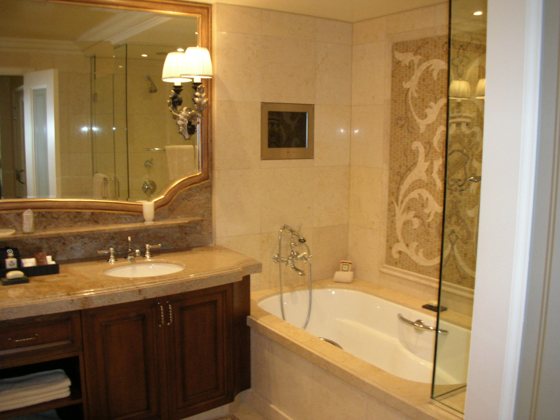 Отличная ванная комната в стиле люкс