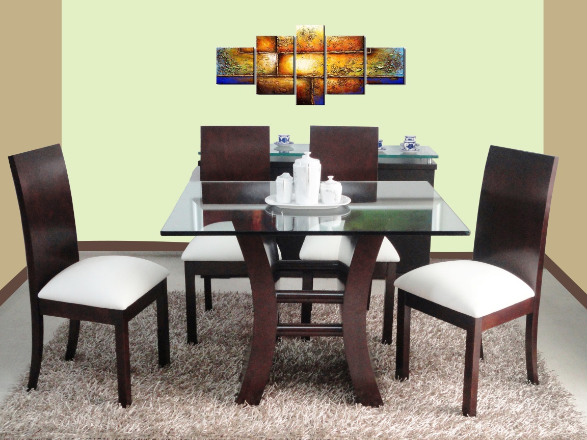 Пушистый ковер в столовой