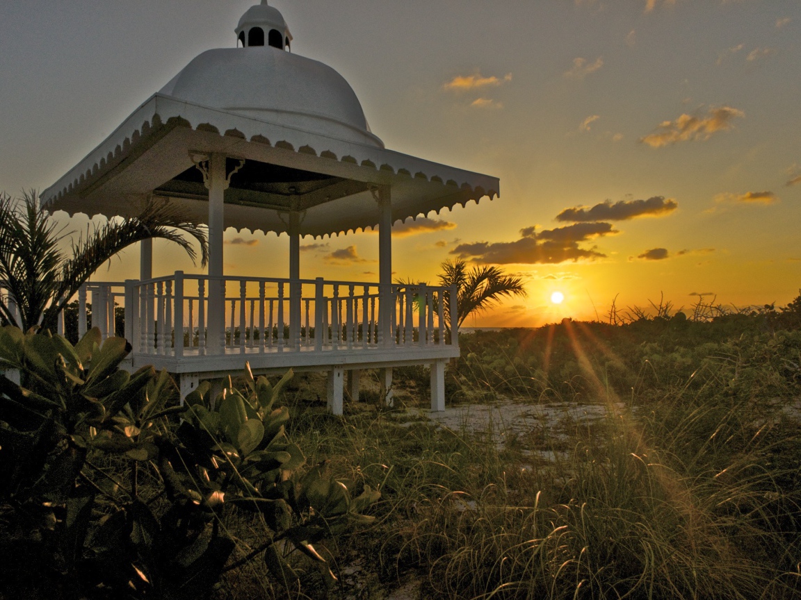 Беседка на побережье на курорте Кайо Санта Мария, Куба