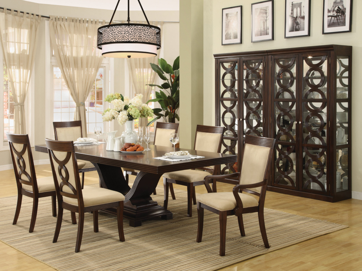 Домашняя уютная столовая