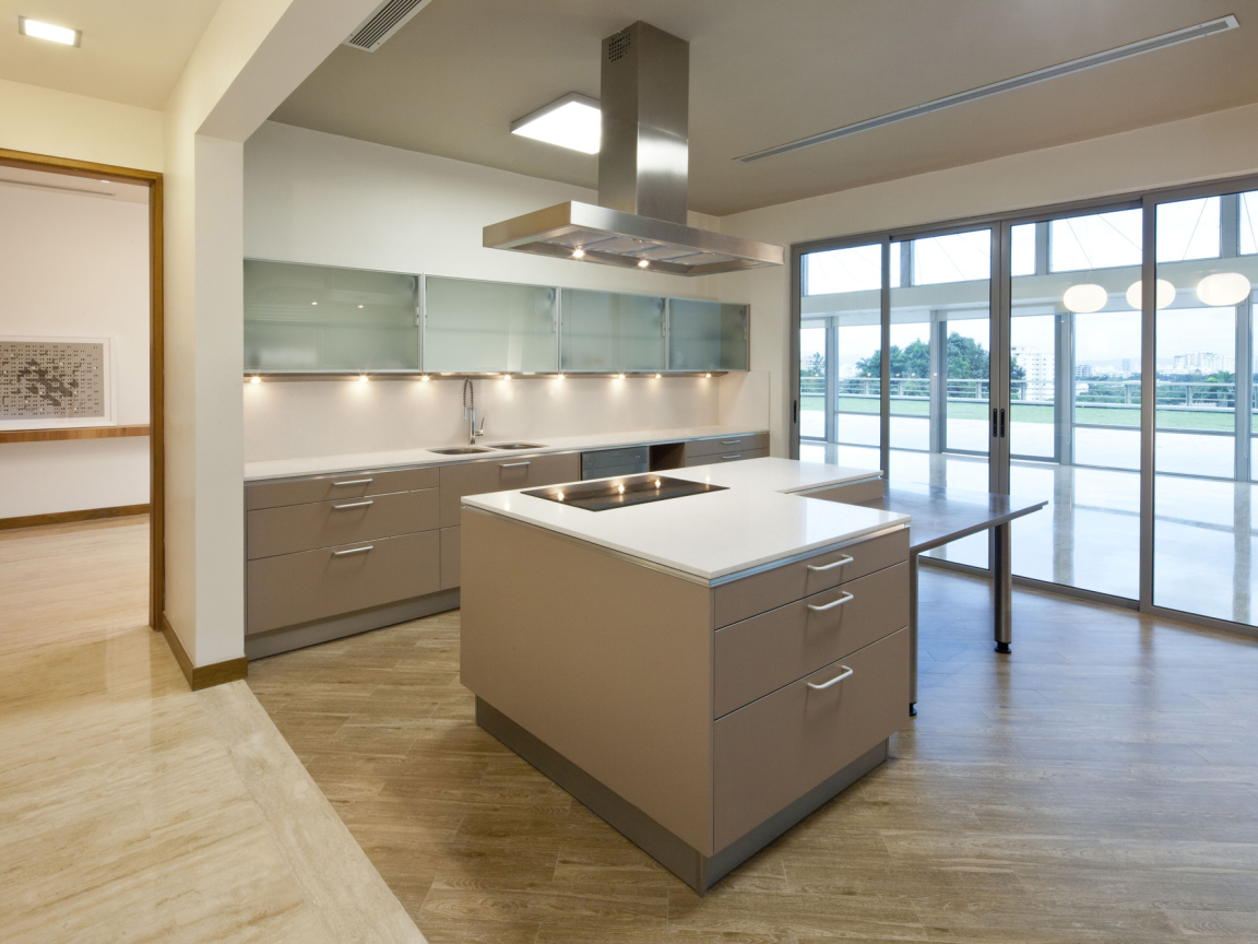 Кухня с панорамными окнами