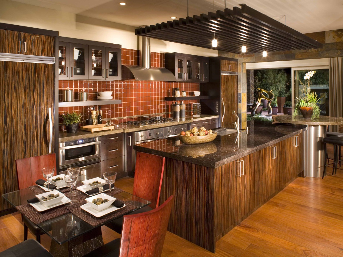 Ламинат на полу в кухне