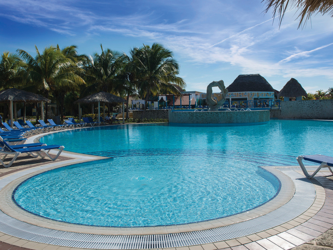 Роскошный бассейн на курорте Кайо Коко, Куба