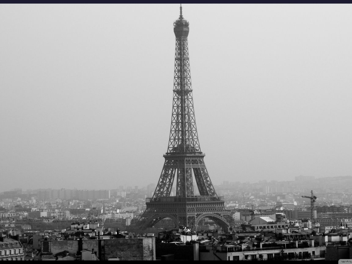 Старое фото Эйфелевой башни