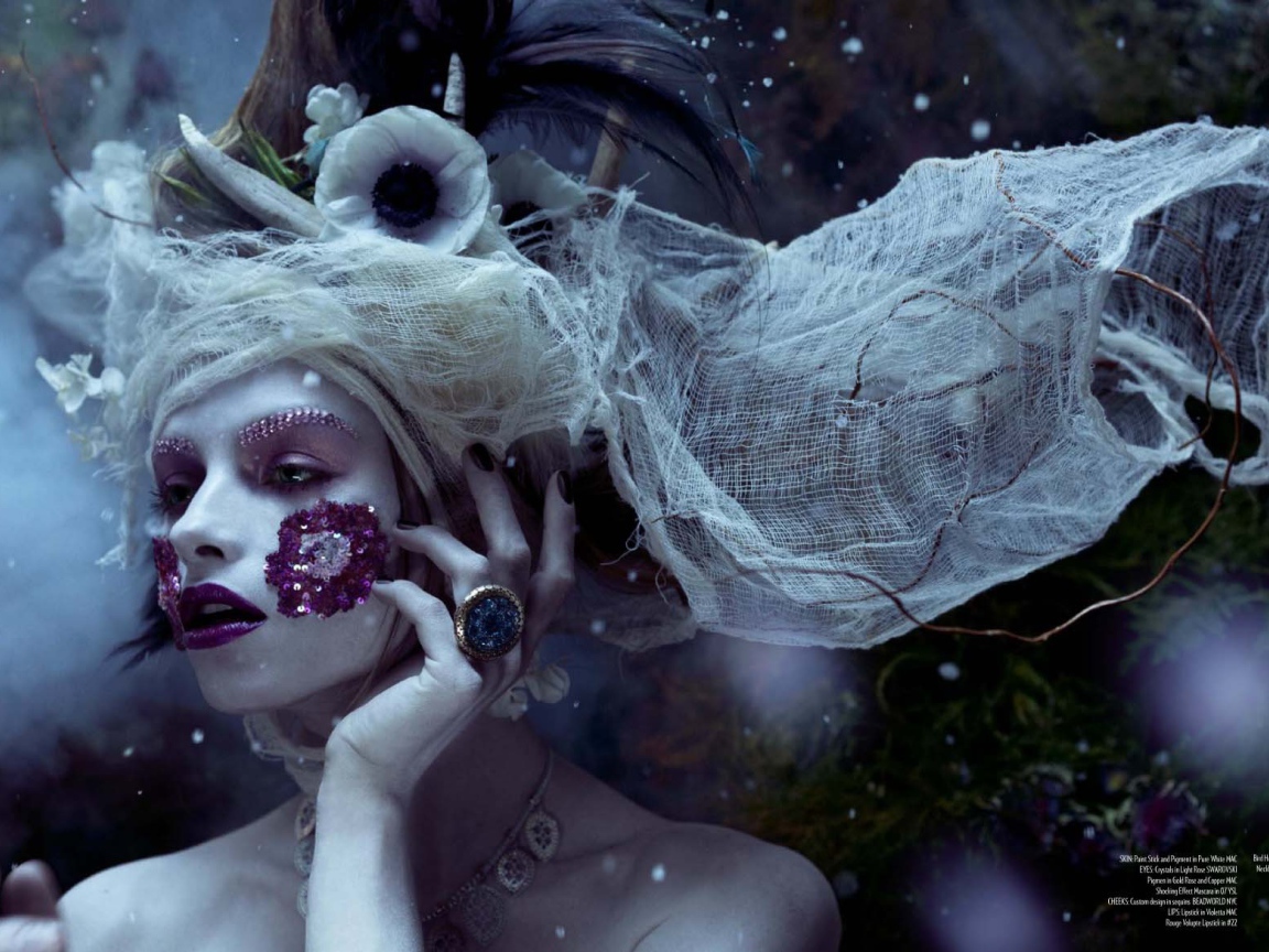 Фотография женщина в темных тонах