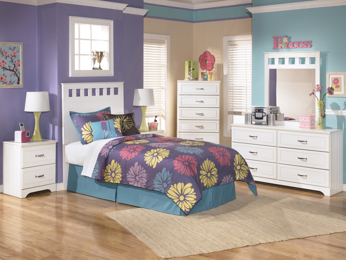 Сиреневый и голубой тона в оформлении детской