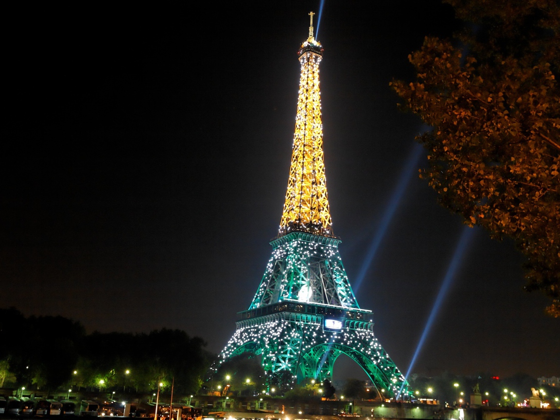 Сияющая Эйфелева башня
