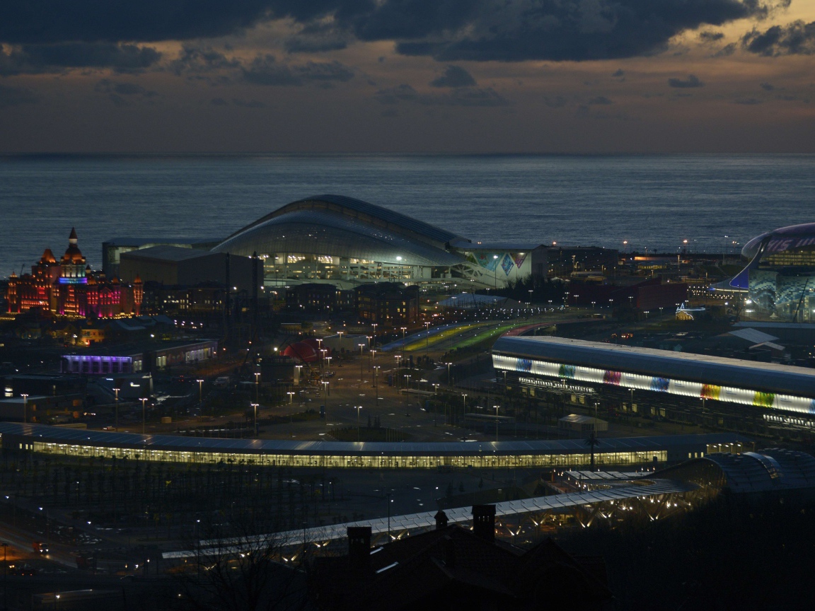 Стадион на фоне моря на открытии Олимпиады в Сочи