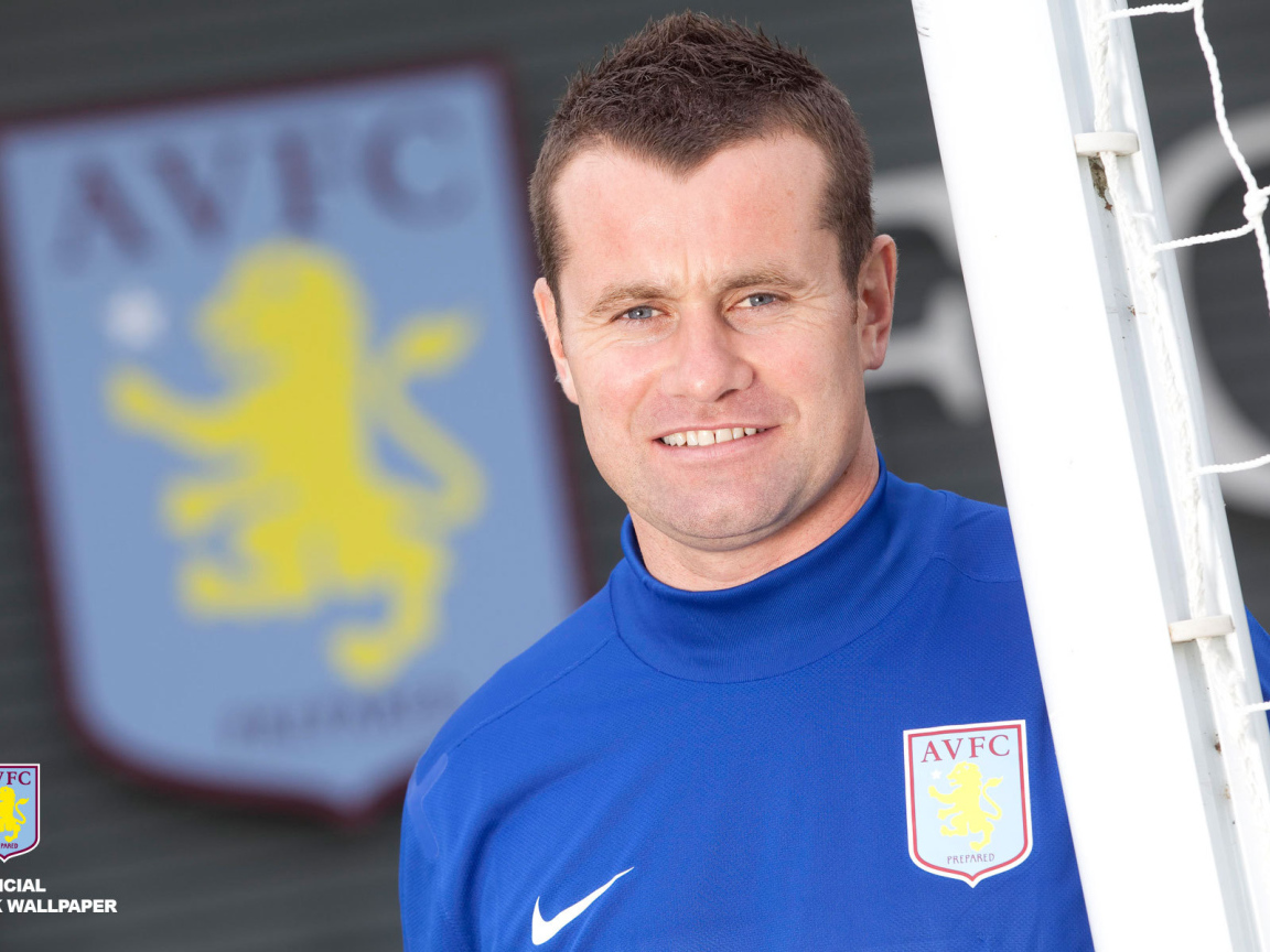 Популярная футбольная команда Англии Астон Вилла