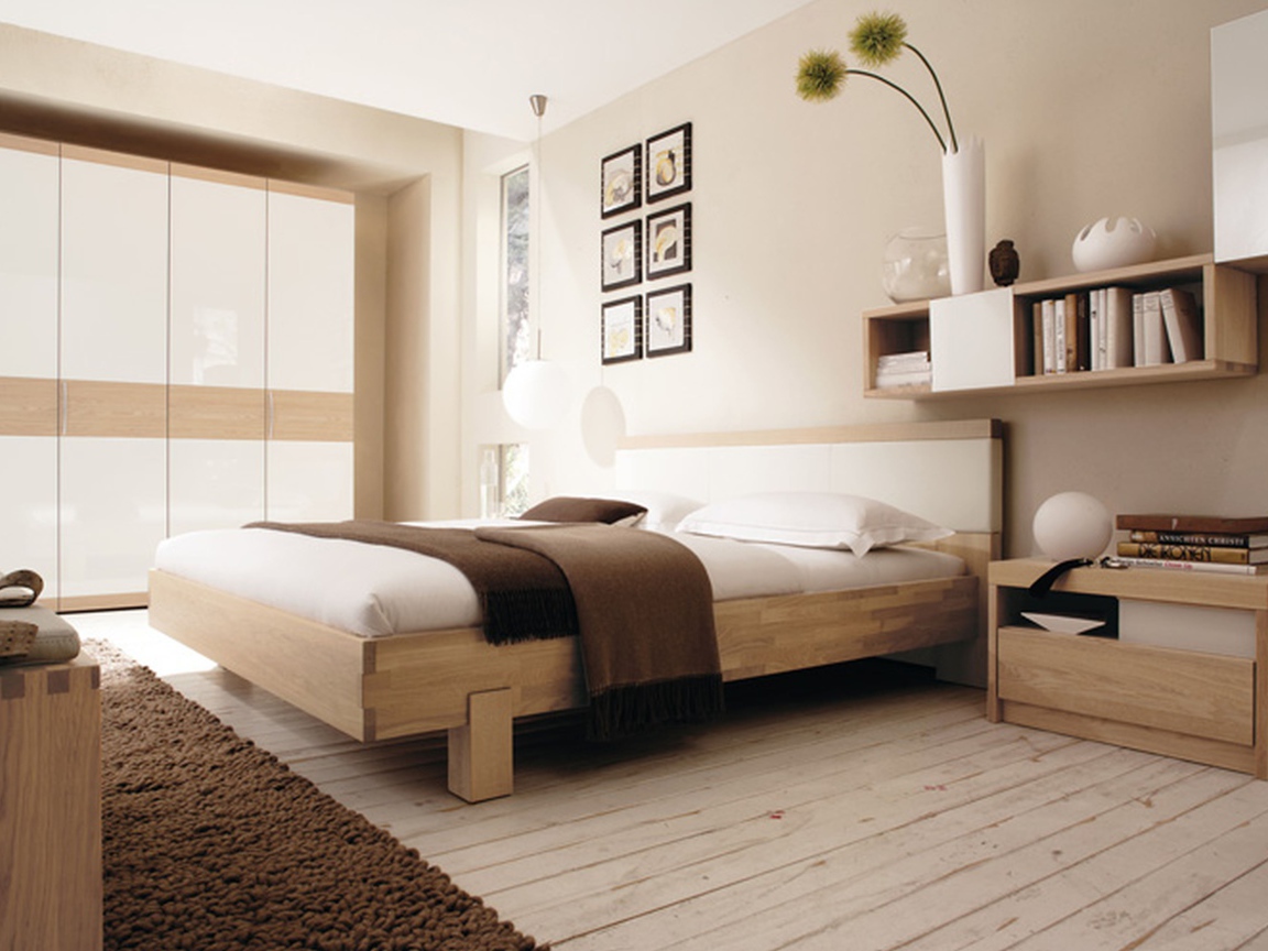 Деревянный пол в спальне