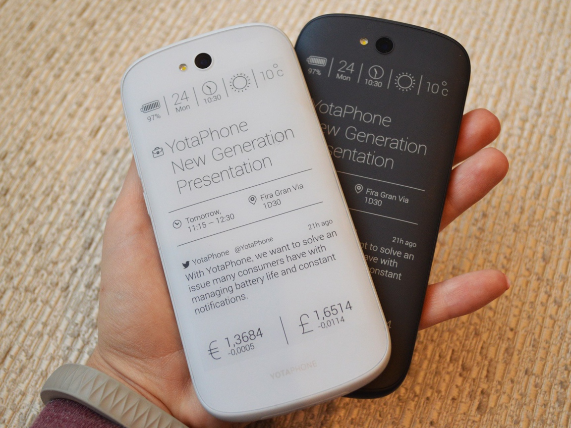 Два цветовых решения YotaPhone 2