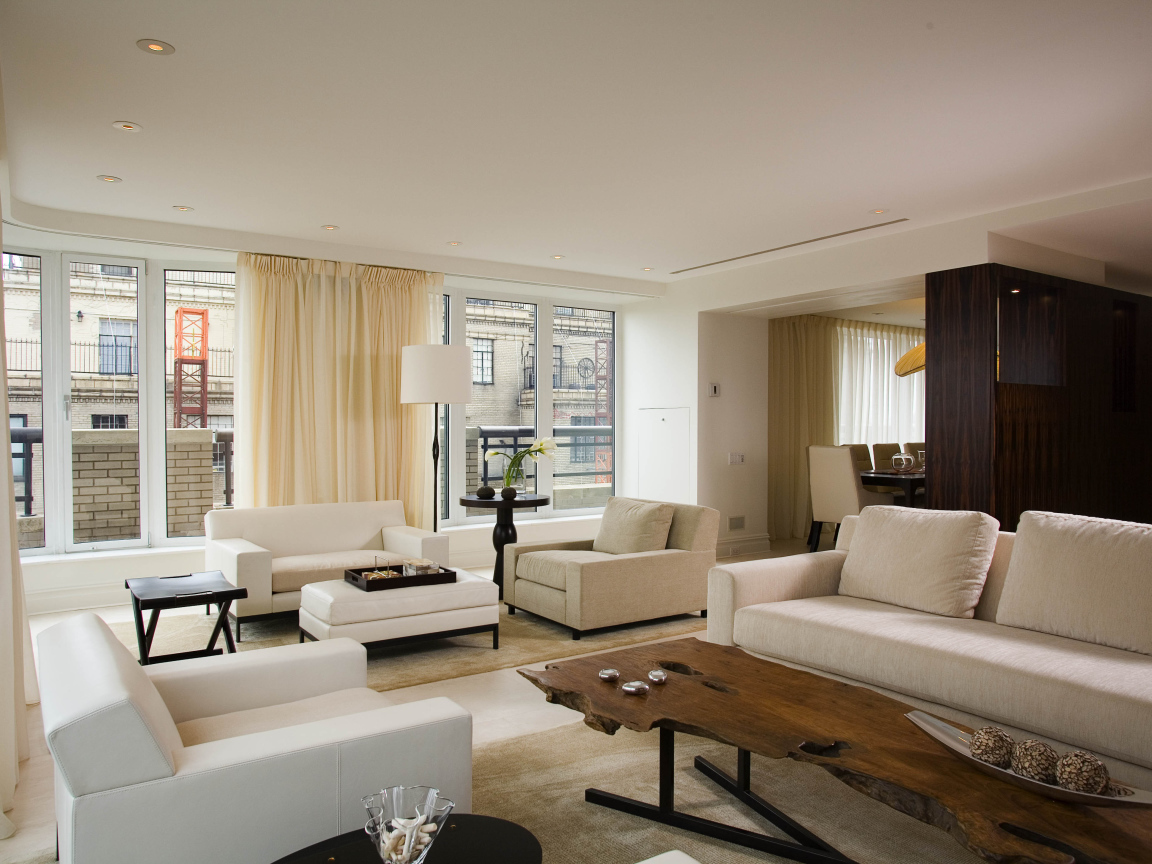 Вид просторной гостиной