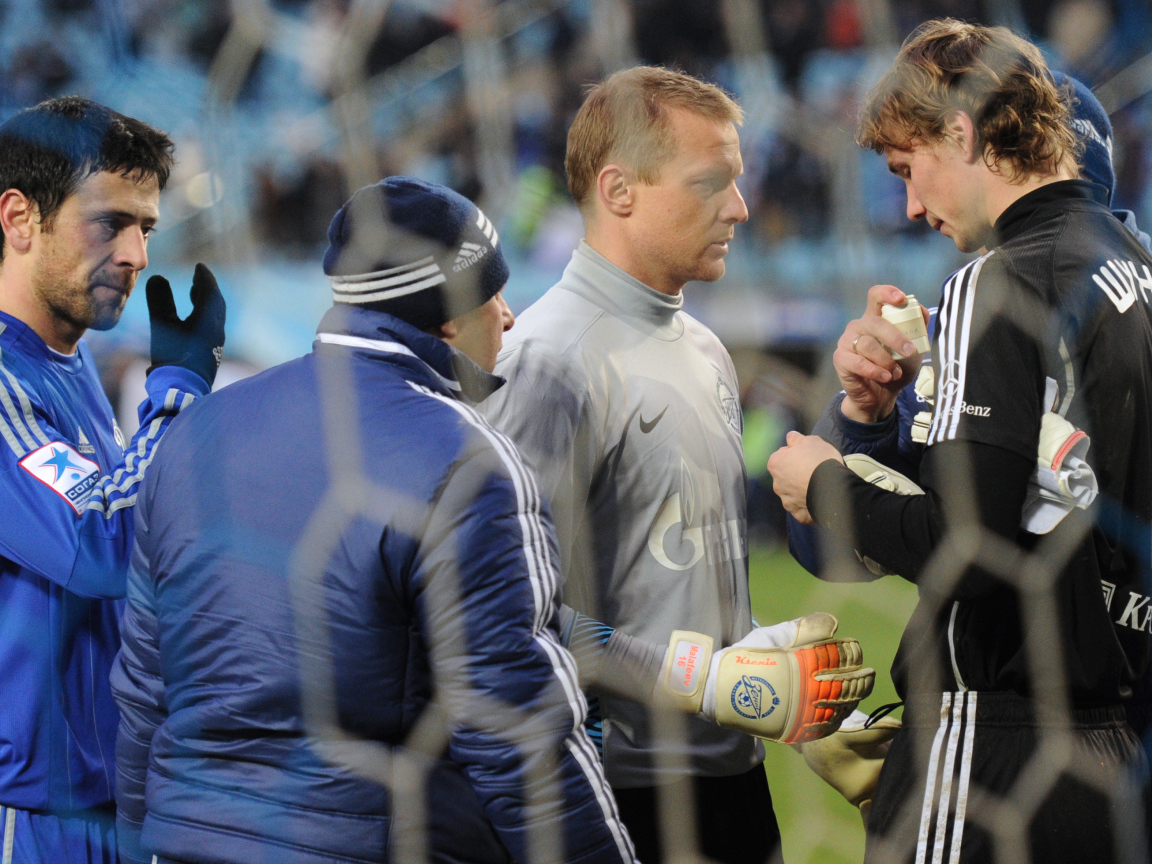 Вячеслав Малафеев голкипер сборной РФ за работой