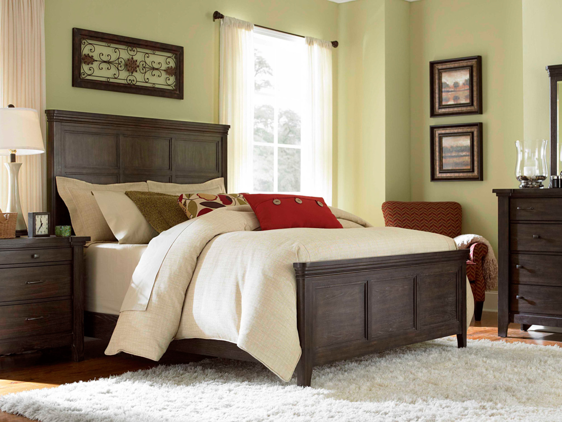 Белый ковер в спальне