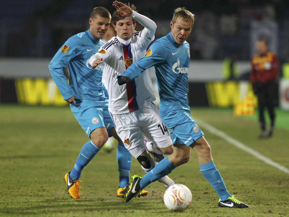 Защитник Зенита Анюков Александр  за работой