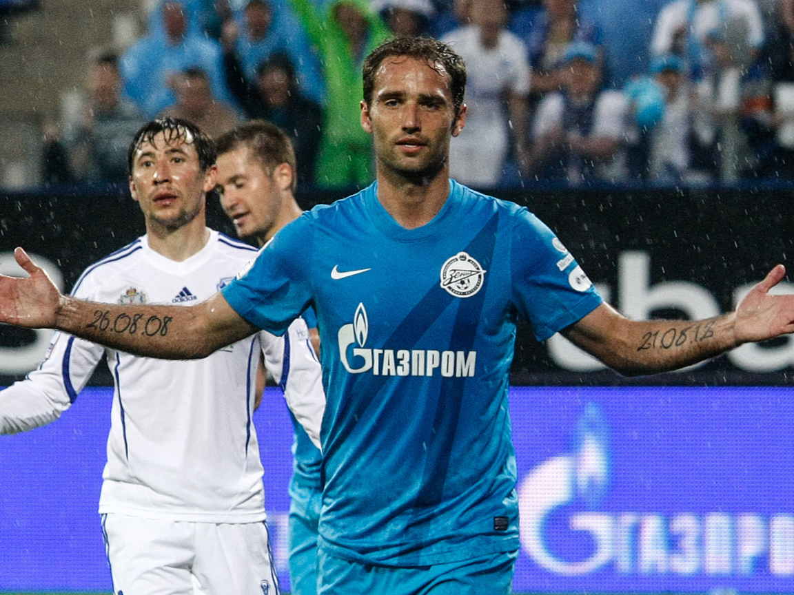 Роман Широков полузащитник Зенита на поле