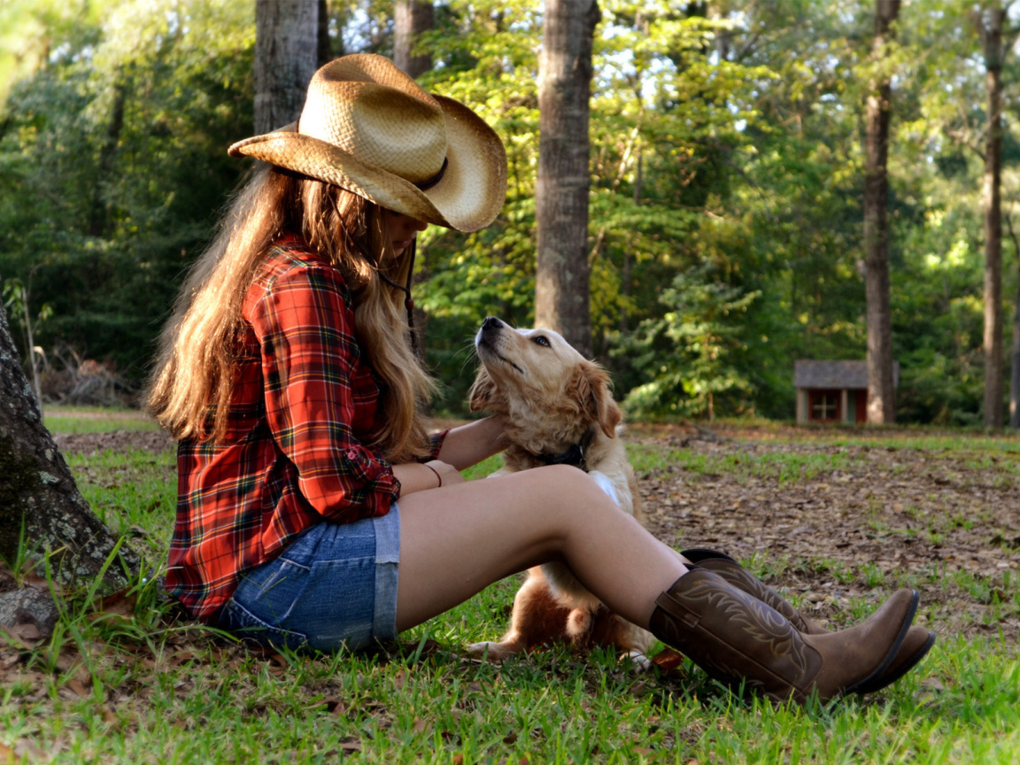 Девушка в ретро одежде