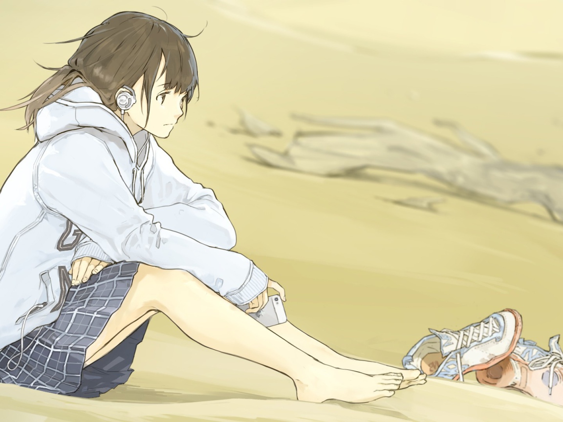 Девушка аниме в наушниках сидит на пляже