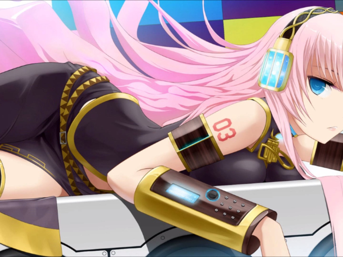 Аниме девушка с розовыми волосами в голубых наушниках, вокалоид